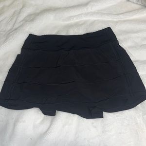 BLACK LULULEMON SKIRT